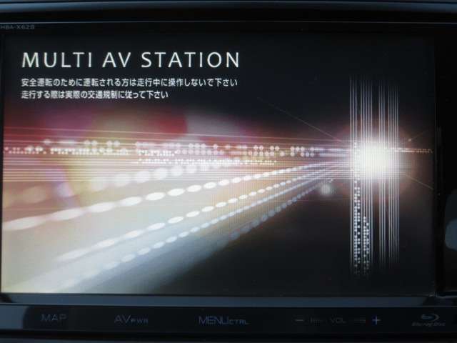 お出かけ時に欠かせないナビは大画8インチの純正HDDナビ！CD・DVD・ブルーレイ再生や音楽録音・フルセグTV視聴、Bluetooth接続とドライブが盛り上がるナビです！