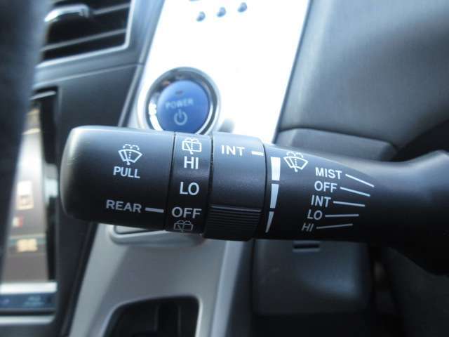 ご納車後も安心なプレミアム保証をご提案いたします。ナビや電装品、エアコンなども含めた600項目の充実した保証内容と安心のロードサービス付帯でサポートいたします。詳細はお尋ねください。