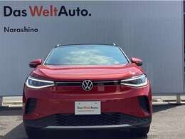 電気自動車にはフロントグリルが無いので新時代を感じさせる独特の造形美です！！