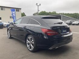 当社の納車前点検・サービスの内容は、車検点検・法定12ヶ月定期点検・油脂類の点検及び交換・バッテリーの点検及び交換等を行い、良好な状態にてご納車させていただきます。