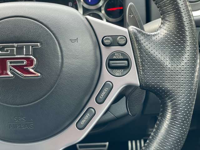 GT-Rにはクルーズコントロールが装備されております！！高速を運転する際などに仕様頂く事が出来ます。ロングドライブにも安心して頂けます。弊社ではクルーズコントロールの速度を変更することも出来ます！