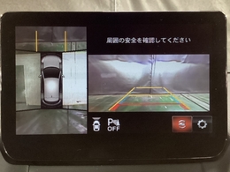 狭い場所での駐車やすれ違いなどでより的確な運転操作に役立つ360°ビューモニターが装備されています。