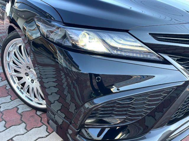 【LEDヘッドライト】悪天候や夜間走行時も良好な視界を確保し安心して運転できる高輝度LEDヘッドライトを装備！点灯速度が早く、消費電力も抑えられています。