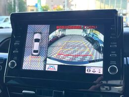 【パノラミックビューモニター】専用のカメラにより、上から見下ろしたような視点で360度クルマの周囲を確認することができます☆死角部分も確認しやすく、狭い場所での切り返しや駐車もスムーズに行えます。