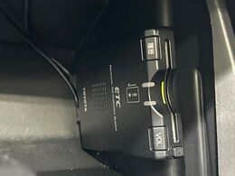 【ETC】高速道路の料金所をストレスなく通過！話題のスポットやサービスエリアに多い「スマートIC」利用時は必須のアイテムです。当店でセットアップを実施、ご納車当日からすぐにご利用いただけます！