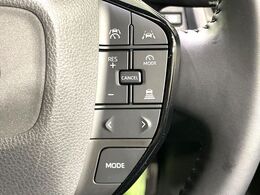 【レーダークルーズコントロール】高速道路での長距離走行が楽に！！自動で速度を保つクルーズコントロールが、衝突軽減システムと連携し、前方の車両を感知して車間を保つように速度調節してくれます！！