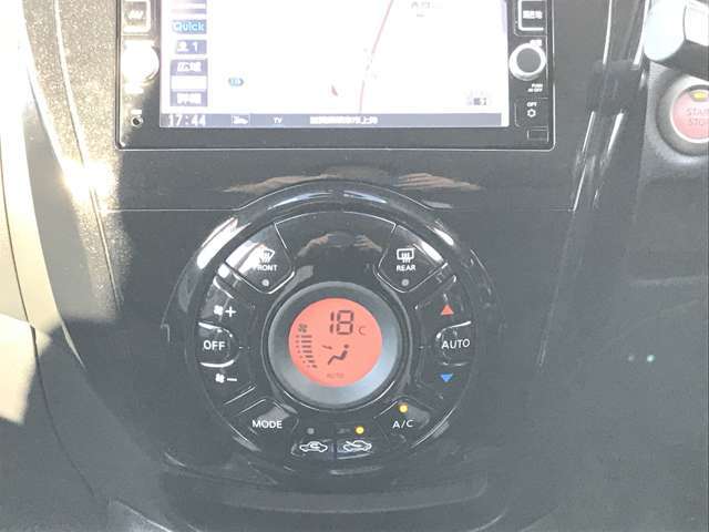 オートエアコンです。　温度を調整してAUTOを押すだけで自動制御♪
