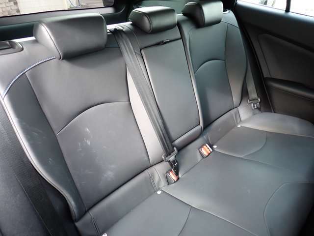 リアシートもこの通り！　外観からは想像も出来ないぐらい広いんです♪