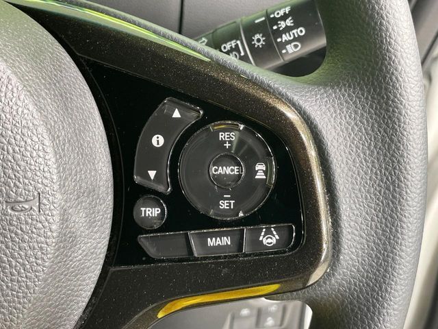 【アダプティブクルーズコントロール】高速道路での長距離走行が楽に！！自動で速度を保つクルーズコントロールが、衝突軽減システムと連携し、前方の車両を感知して車間を保つように速度調節してくれます！！