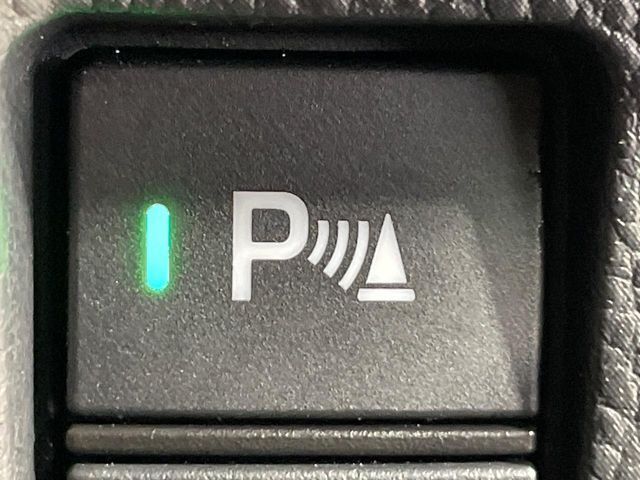 【クリアランスソナー】バンパーに付いたセンサーが障害物を検知！一定の距離に近づくとアラートで教えてくれます♪狭い駐車スペースや車庫入れ時も安心ですね☆