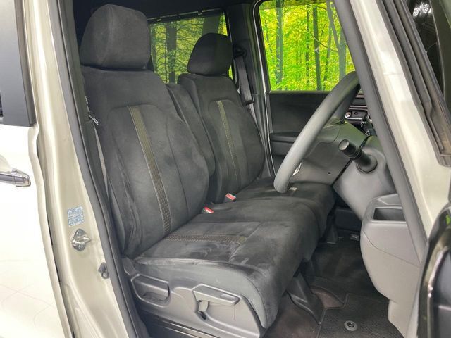 運転席シート廻りは使用感も少なく、良好な状態となっています。丁寧に使われていたことがよくわかりますね。