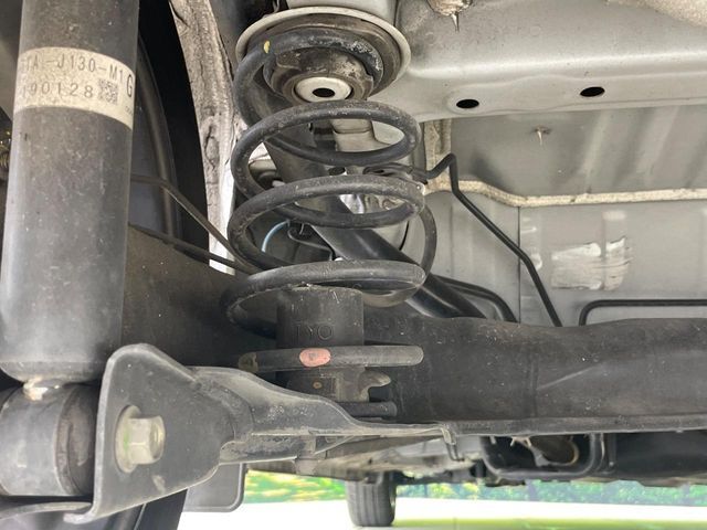 お車を安心してお乗りいただく為には、足回りの定期点検が欠かせません。サービスサポート（有償保証）では無料点検もご提供しており、安心のカーライフをお過ごしいただけるサポート体制が整っています。