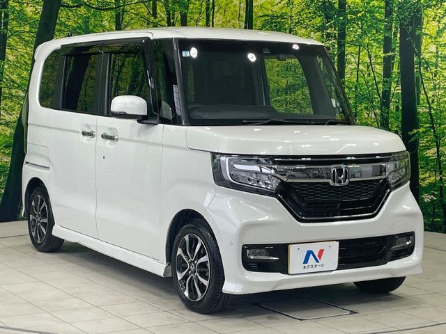 大好評のボディコーティング「弾スプラッシュコート」もご納車までに施工可能。通常のガラスコートと異なる、耐久年数6年の無機質ガラスコーティングが、ボディをキレイな状態に保ってくれます。