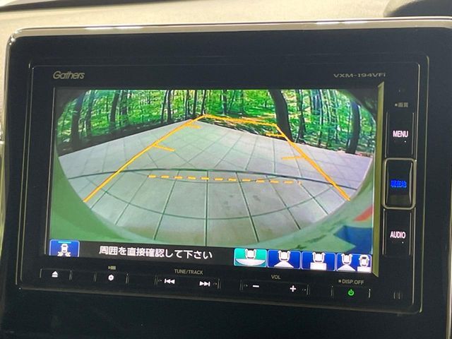 【バックカメラ】駐車時に後方がリアルタイム映像で確認できます。大型商業施設や立体駐車場での駐車時や、夜間のバック時に大活躍！運転スキルに関わらず、今や必須となった装備のひとつです！