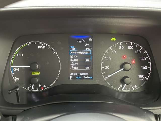 【スピードメーター】メーターがシンプルで見やすく運転しやすいですね！