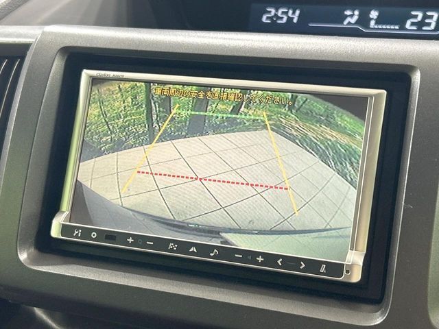 【バックカメラ】駐車時に後方がリアルタイム映像で確認できます。大型商業施設や立体駐車場での駐車時や、夜間のバック時に大活躍！運転スキルに関わらず、今や必須となった装備のひとつです！