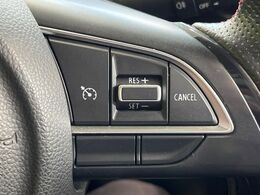 【クルーズコントロール】高速道路もラクラク走行。アクセルを離しても一定速度で走行ができ、長距離運転時の負担を軽減！加速・減速も簡単なスイッチ操作で調整できます。