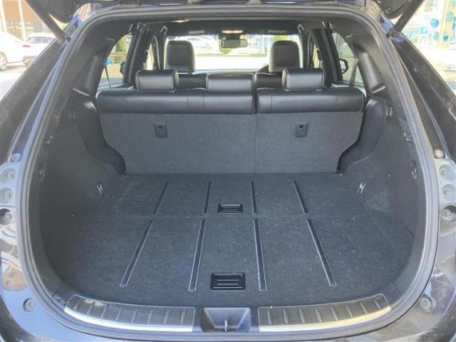 WECARSでは各商談席に大型モニターをご用意しております！見やすい大画面でゆったりと全国の在庫をご覧いただけます！是非ご来店お待ちしております！