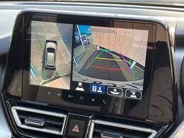 【パノラミックビューモニター】を装備しております。全周囲カメラで危険察知。狭い駐車場でも安心して駐車できますね。