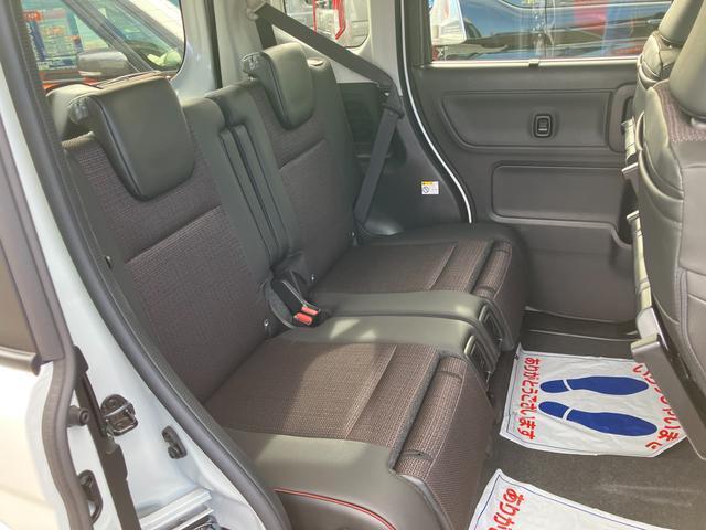 広々リアシート・みんなでワイワイお出かけもいいですね☆