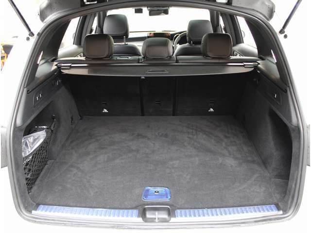 電動格納ミラー　電動チルト付AMGスポーツステアリング　DOHC　V型8気筒ツインターボ　電子制御9速AT　ダイレクトセレクトシフトレバー