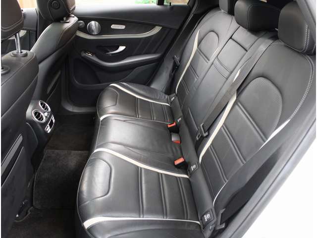 フットトランクオープナー（テールゲート自動開閉機能）スポーツステアリング