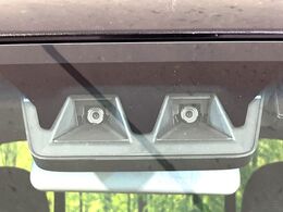 【スマートアシスト】走行中に前方の車両等を認識し、衝突しそうな時は警報とブレーキで衝突回避と被害軽減をアシスト。より安全にドライブをお楽しみいただけます。