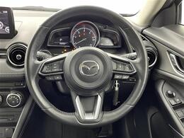 【ステアリング】軽い力で扱いやすいハンドルです。目立つ傷やスレなどなく綺麗な状態です！除菌プランいれていただくとさらに快適に！清潔なお車はお子様にも安心ですね！