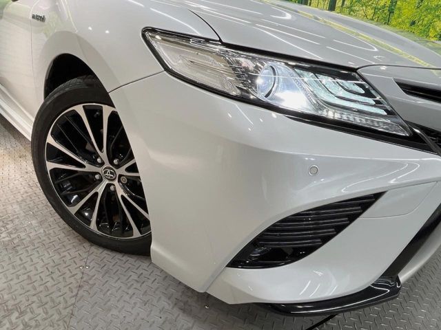 【LEDヘッドライト】悪天候や夜間走行時も良好な視界を確保し安心して運転できる高輝度LEDヘッドライトを装備！点灯速度が早く、消費電力も抑えられています。