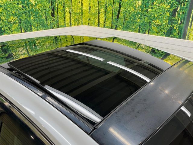 【パノラマムーンルーフ】車内の解放感が一気に上がる大型のパノラマルーフ！季節を問わず開放的で快適なドライブをお楽しみいただけます。流通量も少なく希少価値の高い人気の装備です♪