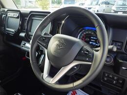 握りやすい本革巻きハンドルになります。毎回触るところになりますので、質感は重要です！