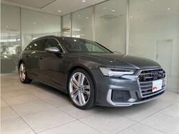 《Audi認定中古車》ならではのクオリティ、高度な訓練・教育を受けたAudi専門のメカニックがご納車前に100項目にも及ぶ精密な点検を行います。