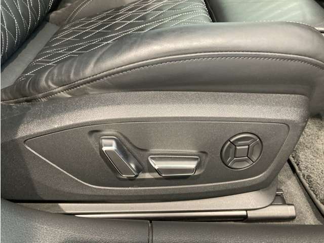 適度な硬さで長時間の運転でも疲れにくいシート設計です。
