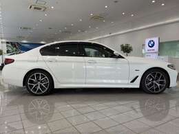 日本全国ご納車可能です。　遠方の方もご安心ください。お客様の管轄の陸運事務所にてご登録後、ご自宅までお車をお持ちいたします。弊社では、北海道から沖縄まで全国に販売実績がございます。