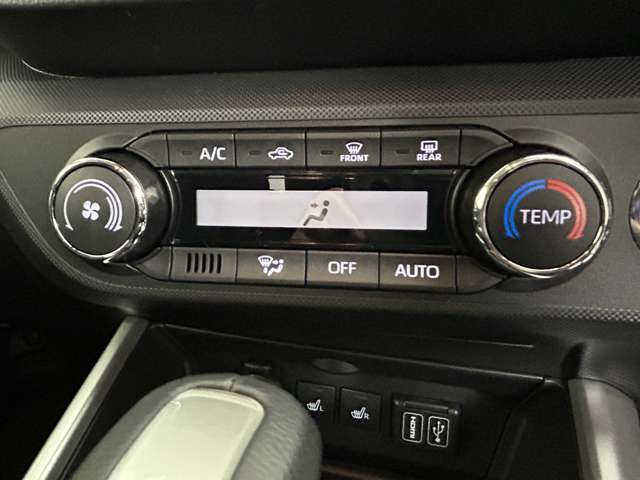 【　オートエアコン　】車内温度を感知して自動で温度調整をしてくれるのでいつでも快適な車内空間を創り上げます！