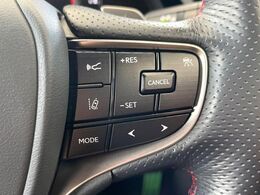 【レーダークルーズコントロール】高速道路での長距離走行が楽に！！自動で速度を保つクルーズコントロールが、衝突軽減システムと連携し、前方の車両を感知して車間を保つように速度調節してくれます！！