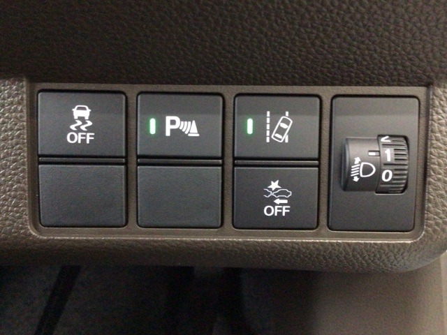 ホンダが推し進める総合先進安全装備のセンシング搭載！　衝突や斜線はみだしなどの危険が予測される時、センサーが警告。ヒューマンエラーを高度先進技術が補完してくれます。