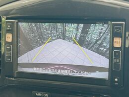 【バックカメラ】駐車時に後方がリアルタイム映像で確認できます。大型商業施設や立体駐車場での駐車時や、夜間のバック時に大活躍！運転スキルに関わらず、今や必須となった装備のひとつです！