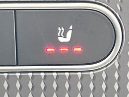 ●フロントシートヒーティング：運転席・助手席共に三段階で調節が可能なシートヒーターを装備しております。季節を問わず快適にご使用いただけます。