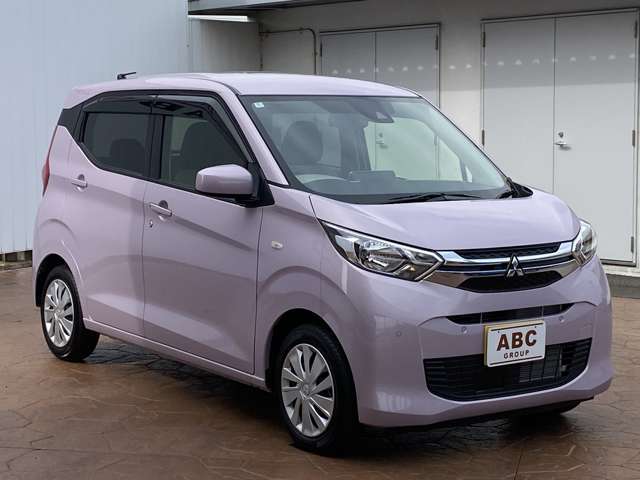【保険取扱代理店】自動車任意保険も当店にお任せください。市内にある3店舗には保険コンシェルジュが常駐しております。万が一の事故や故障で動かなくなっても2台の車両積載車がございますのでご安心ください。