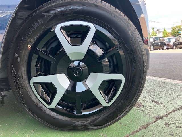 185/65R15のサイズは乗り心地と安定感を計算されて、マツダ2にピッタリなサイズを選ばれました。