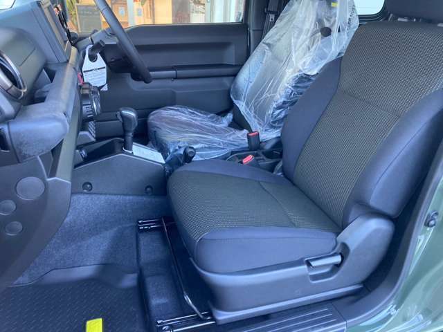 ☆自社工場ございます☆車はメンテナンスが大事です。でも壊れる事もございます。壊れたら嫌な気分になりますが、治ったらいい気分に変わりますよね。自社工場での納車前整備。納車後整備お任せください。