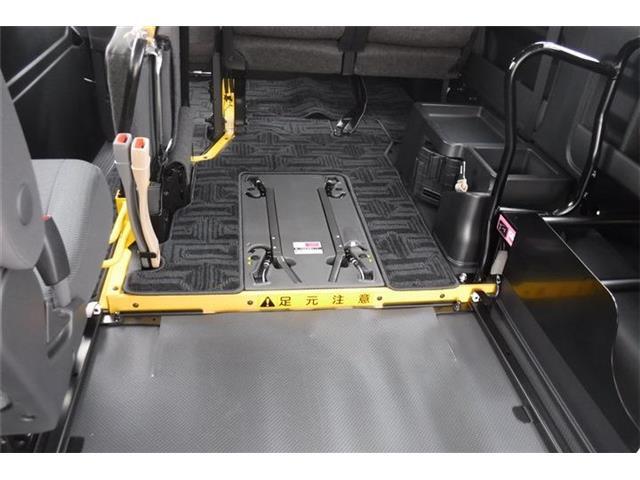フロントの車いす固定装置です