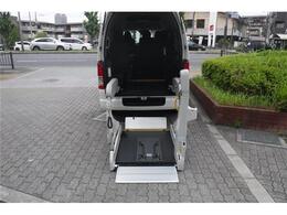 リフト寸法長さ1200mm、幅790mm。