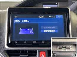 ナビ連動ETC付きです。高速道路料金所での小銭の出し入れや雨天時における窓の開け閉めなどの煩わしさが解消できます。料金所の通過もスムーズで快適ですよ。☆使用履歴表示や音声案内もしてくれます☆