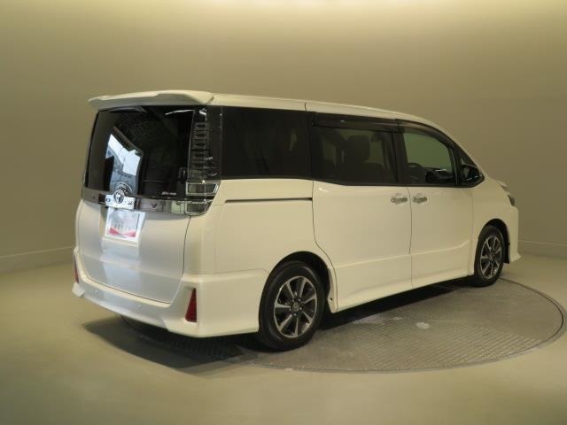 ご納車前にはエンジンオイル・オイルエレメント等を交換して、トヨタディーラーのエンジニアがしっかりと整備をさせていただきます。交換部品などについては、スタッフへお尋ねください。