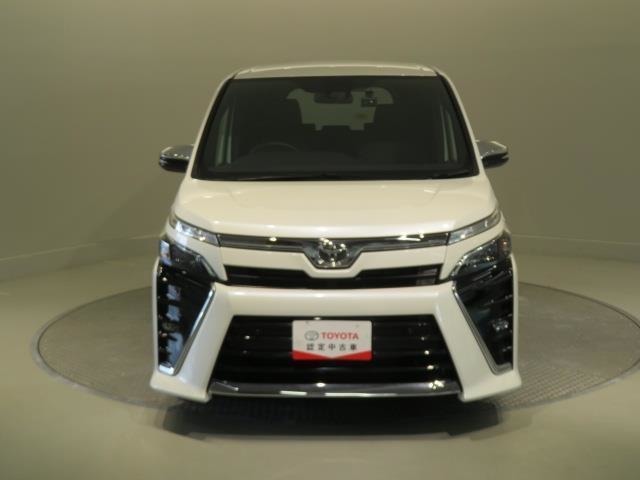 「フロントマスク」です。車の印象を決めるのは【顔】。この車の顔つきは、きっとあなたにピッタリ！？