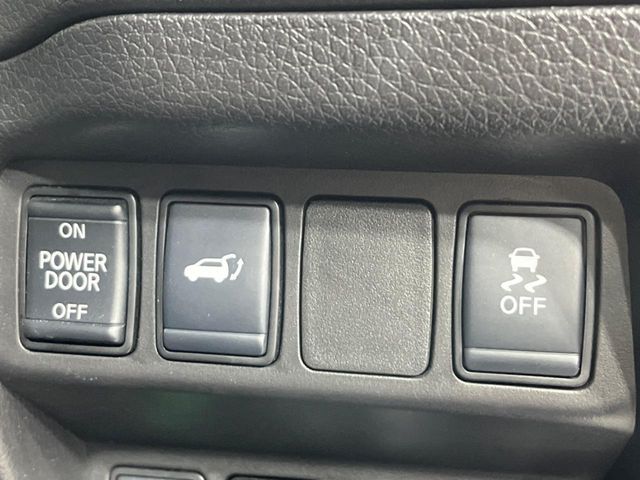 【パワーバックドア】スマートキーや運転席のボタンを押すだけでリアゲートが自動で開閉します！荷物を持っている時や、高い位置にあるバックドアを閉める際に便利な機能です♪