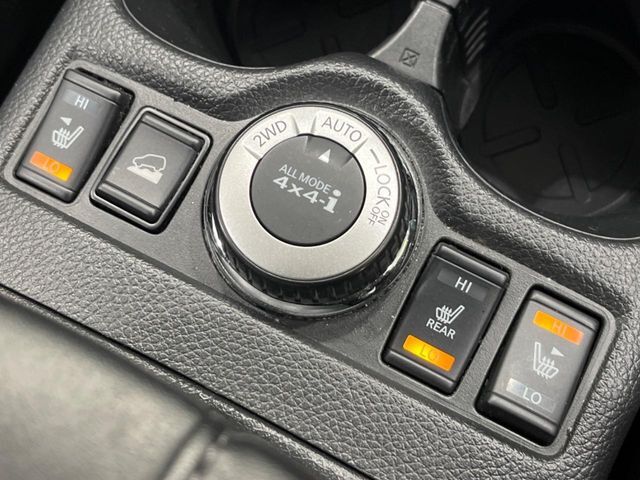 【シートヒーター】寒い日に重宝するシートヒーター！エアコンより早く温まってくれるので寒がりの人も安心ですね♪エアコンの温風は乾燥するから苦手、という方にもをおすすめです。