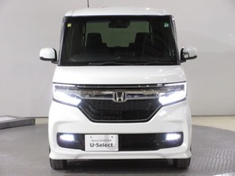 ハロゲンより明るく、より遠くまでさらなる安心感のあるLEDヘッドライトを採用。照射軸の上下方向を自動調整するオートレベリング機構、点灯忘れも防止できるオートライトコントロール機構付きです。